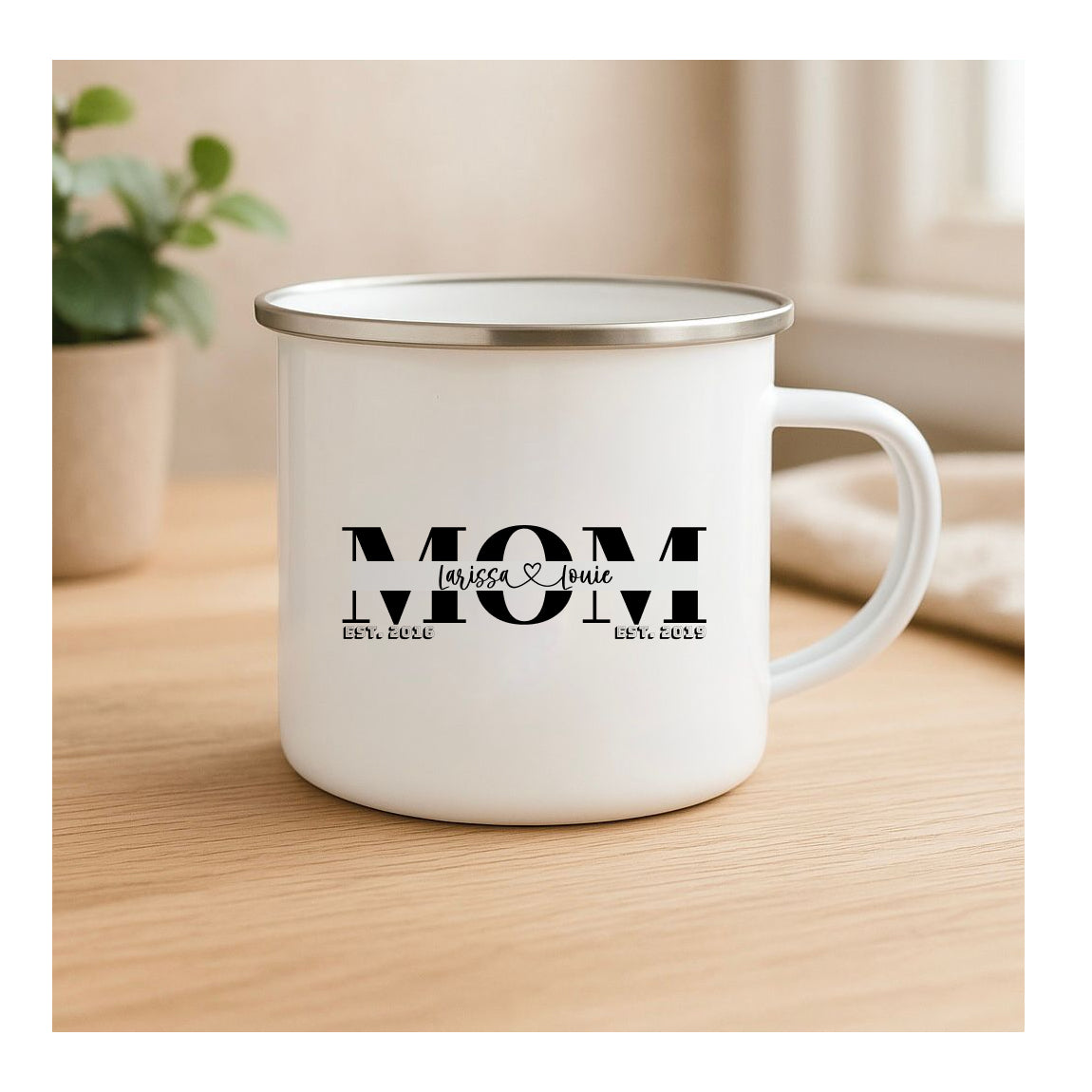 Personalisierte Emailletasse „MOM“ mit Kindernamen & Geburtsjahren, beidseitig bedruckt, liebevolles Geschenk für Mütter