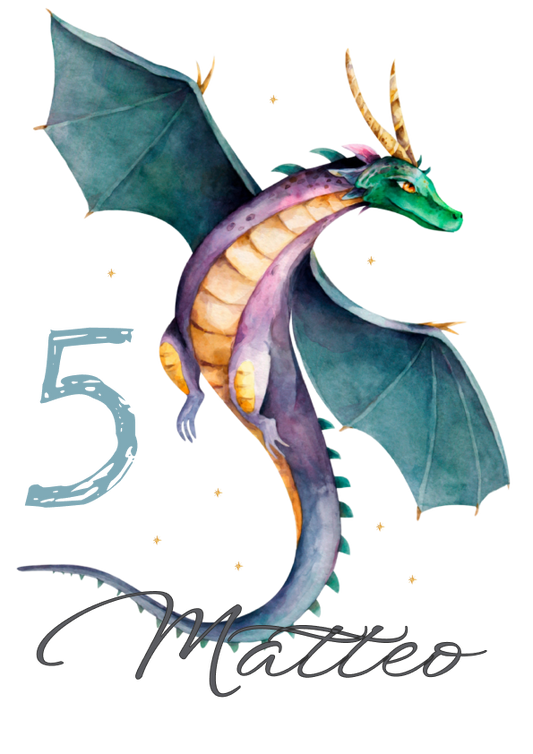 Detailansicht DTF Bügelbild fliegender Drache für Kinder, personalisierbar mit Name und Zahl, farbintensiv, ideal für Geburtstag, Einschulung und Heldenshirts