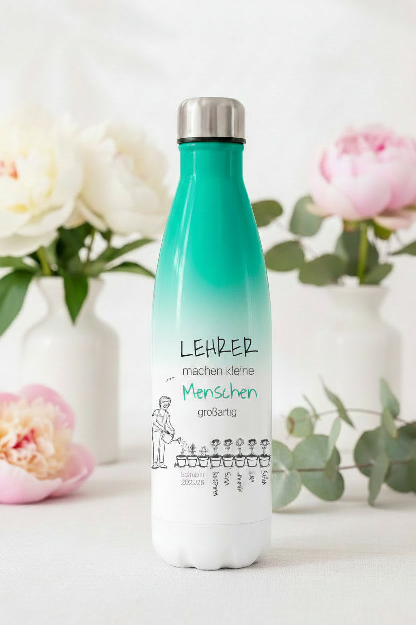 Lehrergeschenk, Geschenk Lehrer, Geschenk Lehrerin, Thermosflasche Lehrer, personalisierte Trinkflasche, personalisierte Thermosflasche, Abschiedsgeschenk Lehrer, Schuljahresende Geschenk, Geschenk Grundschule, Geschenk Klassenlehrer, Dankeschön Lehrer, Isolierflasche personalisiert, Trinkflasche mit Namen, Geschenk von der Klasse, Lehrer Abschied, Edelstahl Thermosflasche, Lehrerin Geschenkidee, Klasseneltern Geschenk, personalisiertes Lehrergeschenk, individuelle Trinkflasche.