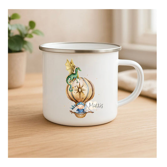 Emailletasse mit personalisiertem Ritter im Heißluftballon und Drachen, farbenfrohes Sublimationsdruck-Motiv für Kinder