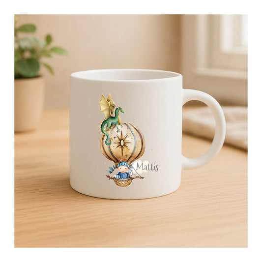 Keramiktasse mit personalisiertem Ritter im Heißluftballon und Drachen, farbenfrohes Sublimationsdruck-Motiv für Kinder