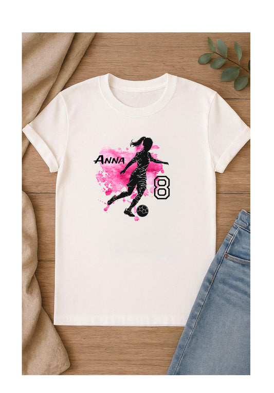 Personalisiertes DTF Bügelbild Fußballerin mit Name und Alter – Textiltransfer